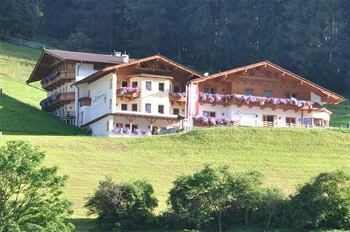 Kratzerwirt Apartments Нойщифт им Щубайтал Екстериор снимка